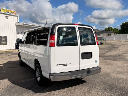 Used 2016 Chevrolet Express 3500 w/ Express Access Plus Package RWD image 3