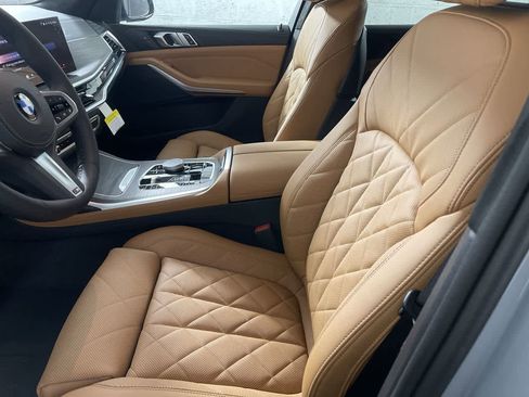 Used 2024 BMW X7 xDrive40i w/ M Sport Package AWD/4WD image 9