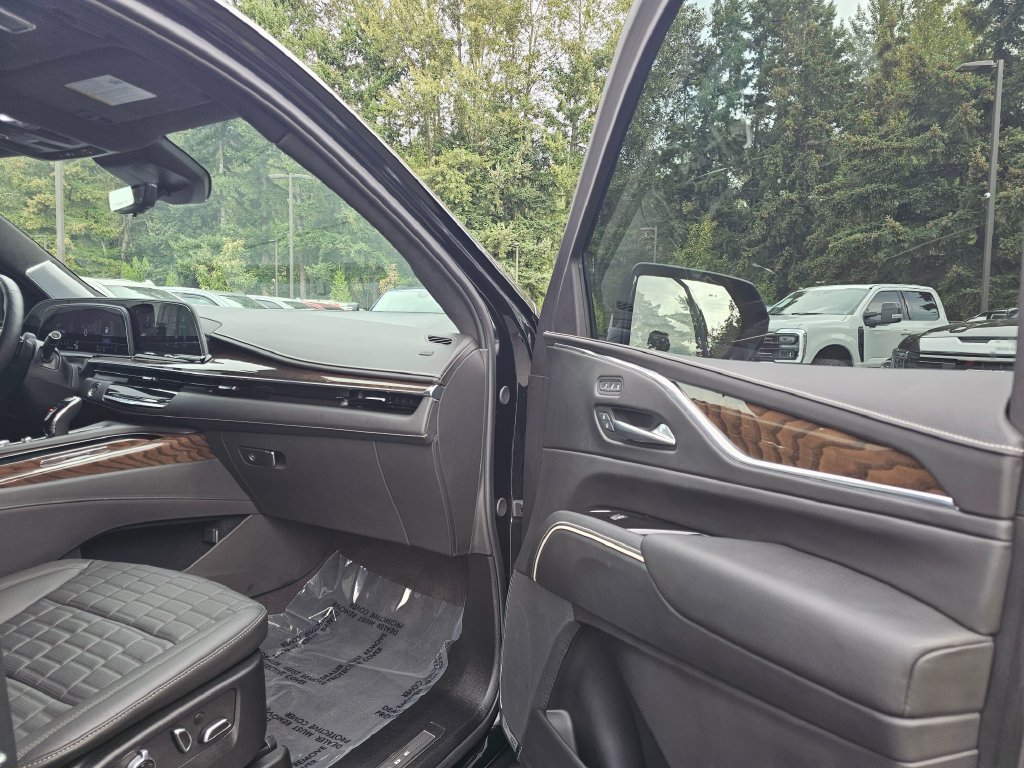 Used 2024 Cadillac Escalade ESV Sport Platinum w/ Heavy-Duty Trailer Package AWD/4WD image 12