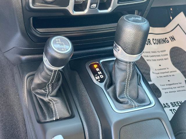 Used 2023 Jeep Wrangler Unlimited Sahara AWD/4WD image 36
