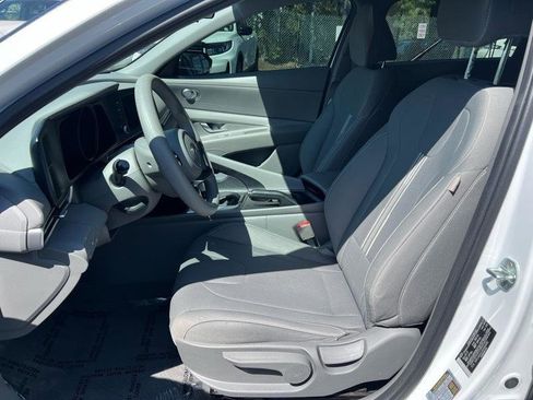 Used 2022 Hyundai Elantra SEL FWD image 8