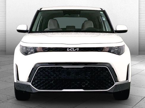 Used 2025 Kia Soul LX FWD image 2
