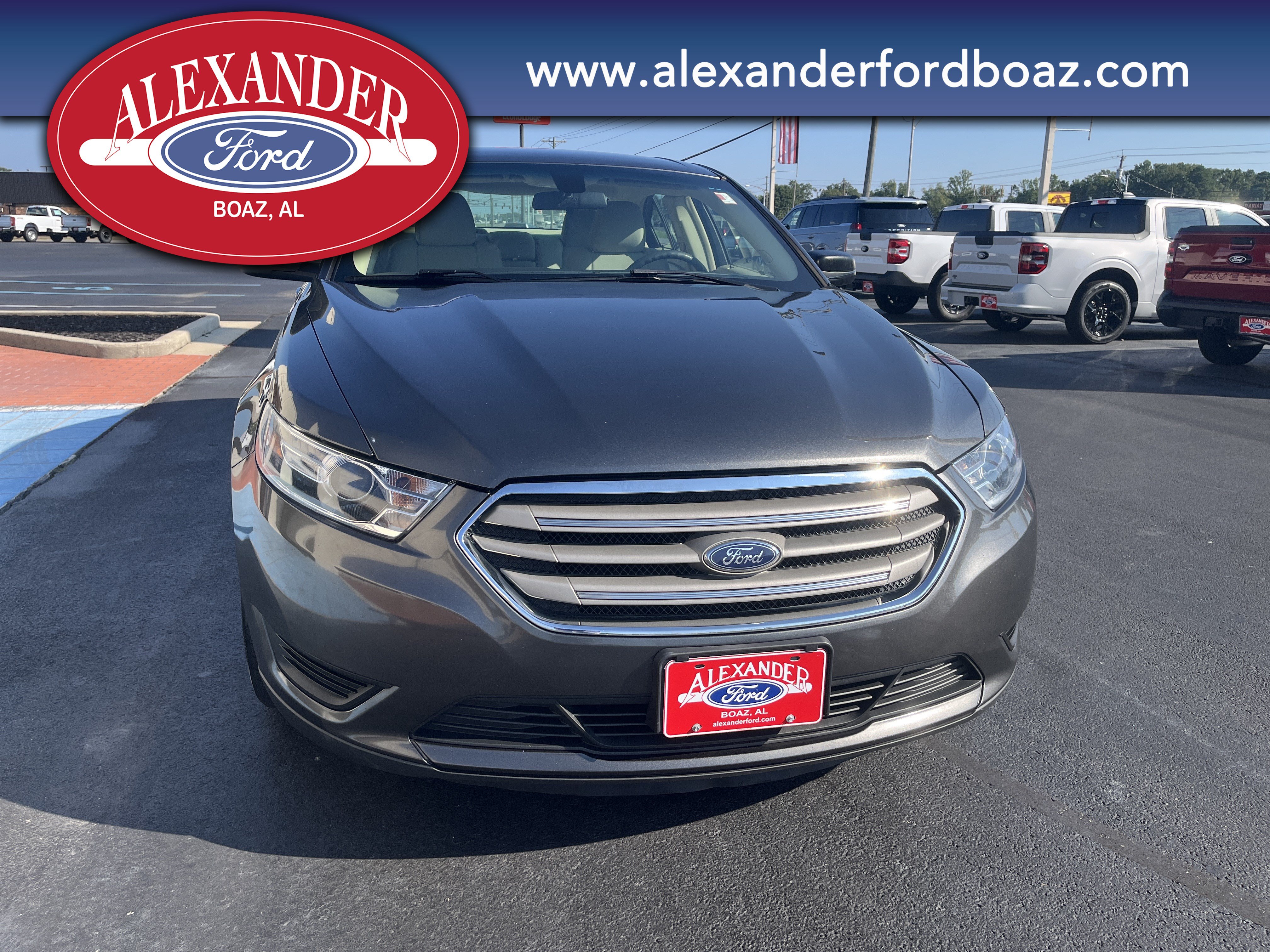 Used 2018 Ford Taurus SE FWD image 5