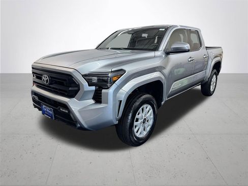 Used 2024 Toyota Tacoma SR5 AWD/4WD image 2