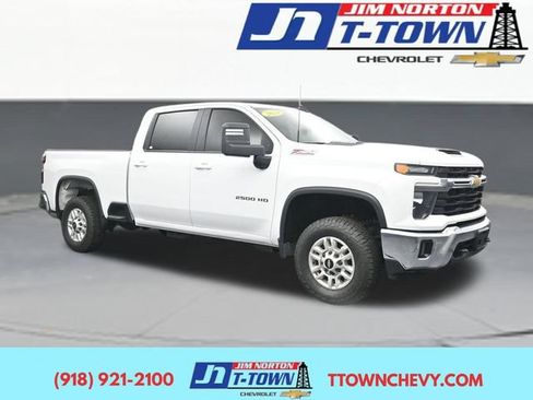 Used 2024 Chevrolet Silverado 2500 LT w/ Safety Package AWD/4WD image 1