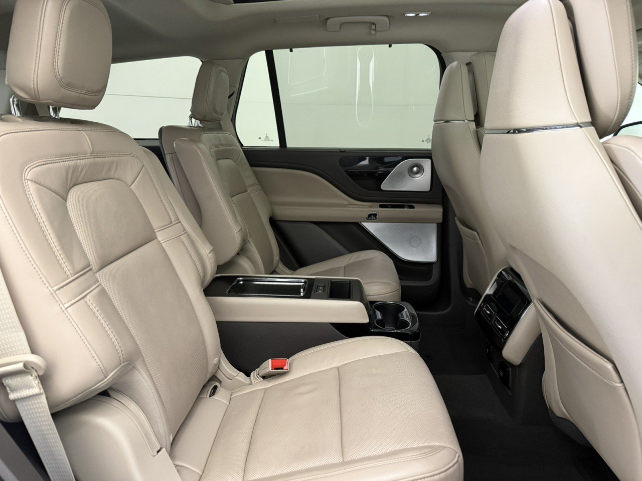 Used 2021 Lincoln Aviator Reserve w/ Equipment Group 202A AWD/4WD image 14