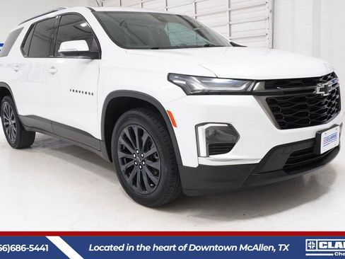 Used 2023 Chevrolet Traverse RS FWD image 3