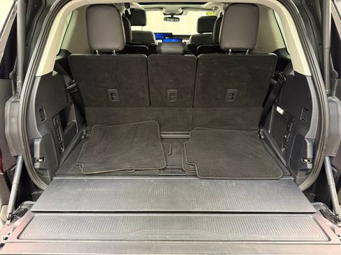 Used 2025 Ford Expedition Platinum AWD/4WD image 5