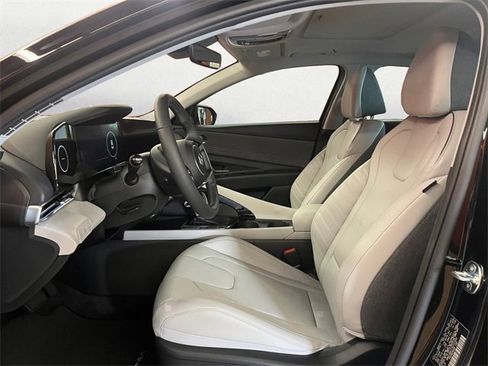 Certified 2025 Hyundai Elantra Limited image 10