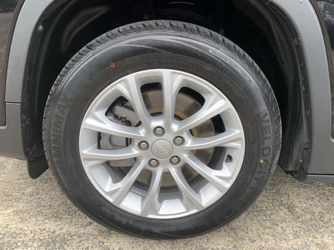 Used 2021 Jeep Cherokee Latitude image 36