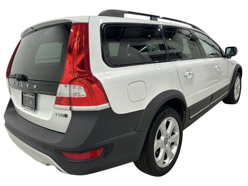 Used 2016 Volvo XC70 T5 Premier w/ Proximity Package image 4