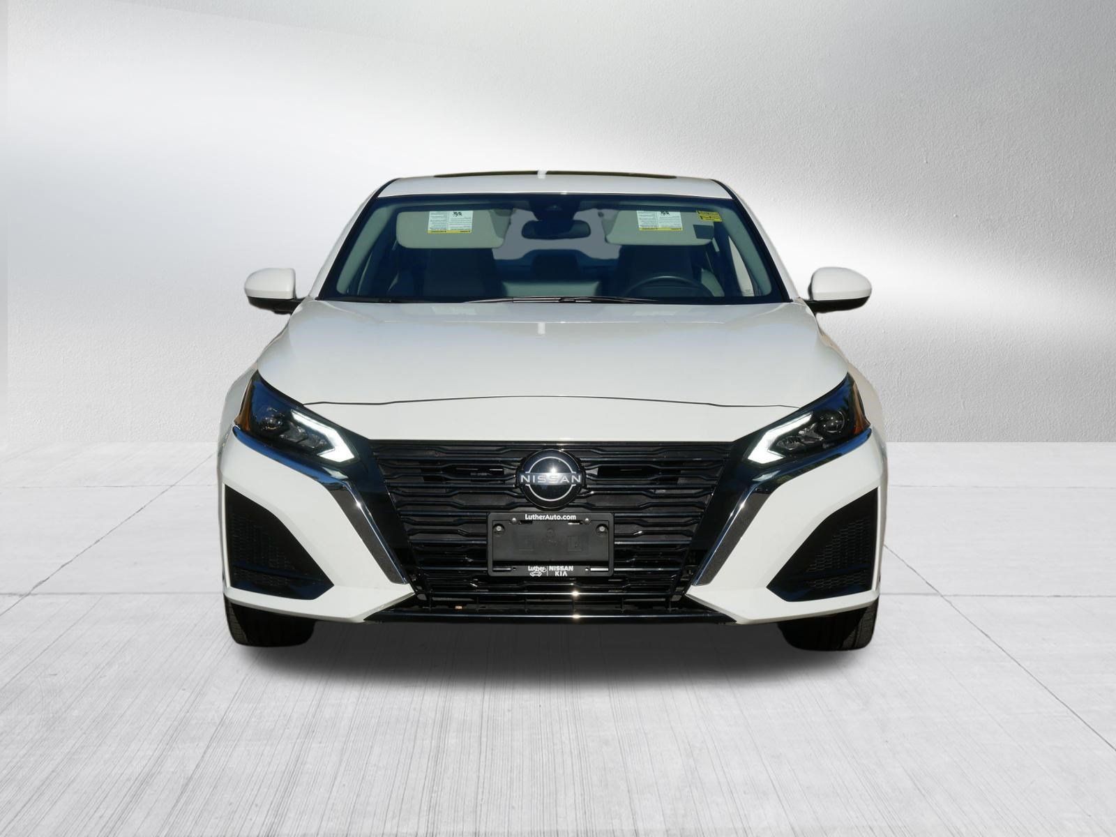 Certified 2024 Nissan Altima 2.5 SV w/ SV Premium Package AWD/4WD image 2