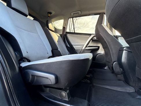 Used 2018 Toyota RAV4 XLE image 23