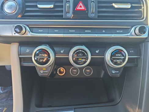 Used 2023 Genesis G70 3.3T image 18