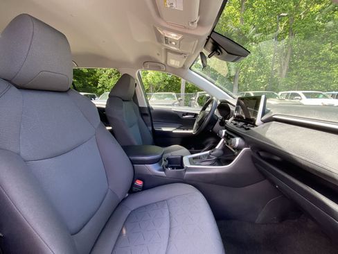 Used 2025 Toyota RAV4 XLE AWD/4WD image 22
