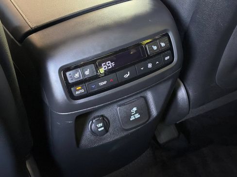 Used 2023 Hyundai Palisade Limited AWD/4WD image 17