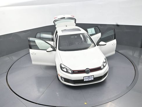 Used 2013 Volkswagen Golf 4-Door FWD image 32