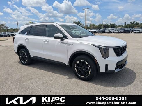 Certified 2025 Kia Sorento S AWD/4WD image 1