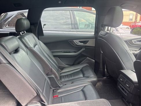Used 2019 Audi Q7 2.0T Premium w/ Cold Weather Package AWD/4WD image 10