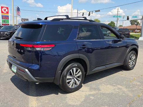 New 2026 Nissan Pathfinder SL FWD image 10
