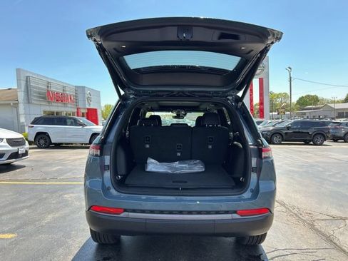 New 2026 Jeep Grand Cherokee Limited AWD/4WD image 9