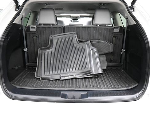 Used 2023 Toyota Highlander XLE image 18