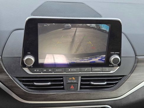 Used 2023 Nissan Altima 2.5 SV image 18