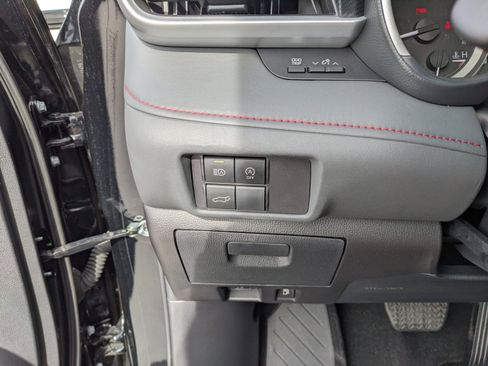 Used 2024 Toyota Highlander LE image 29