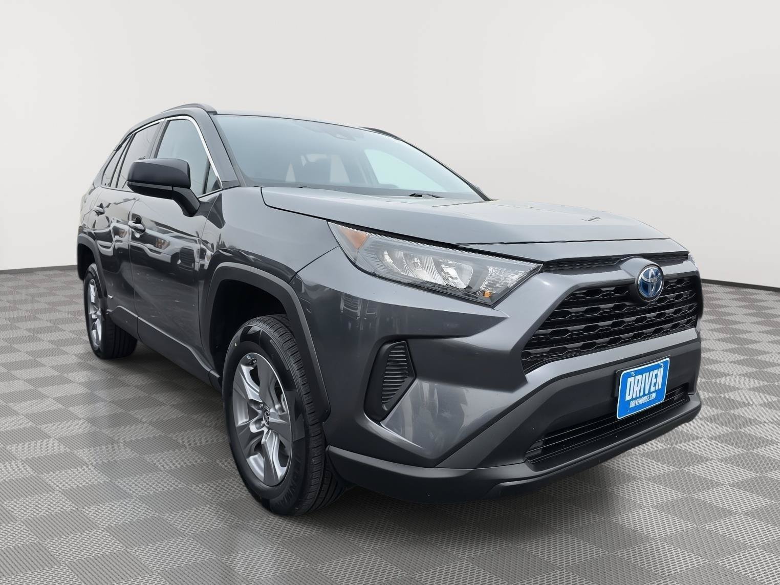 Used 2022 Toyota RAV4 LE AWD/4WD image 3