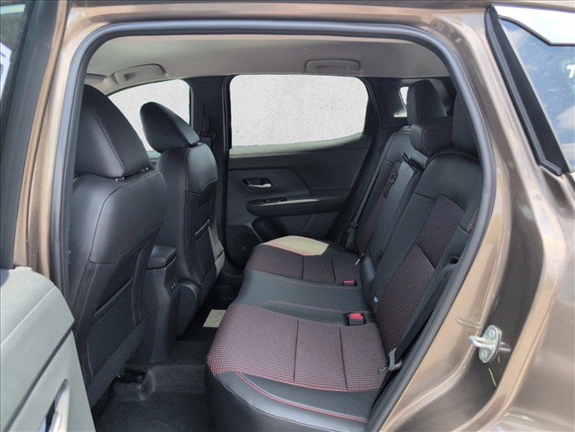 Used 2025 Nissan Kicks SR w/ Illumination Package FWD image 18