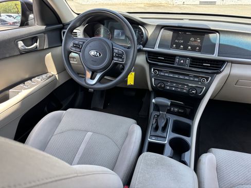 Used 2018 Kia Optima LX w/ 17" Alloy Wheels Package FWD image 12