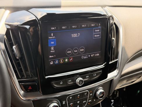 Used 2023 Chevrolet Traverse LT AWD/4WD image 23