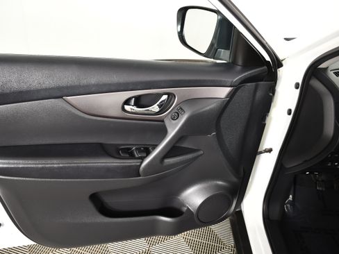 Used 2015 Nissan Rogue S AWD/4WD image 34