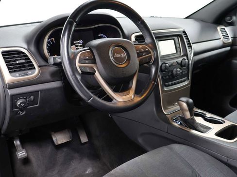 Used 2017 Jeep Grand Cherokee Laredo w/ Quick Order Package 23E AWD/4WD image 4