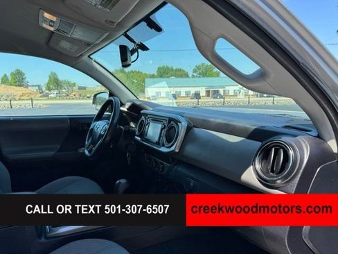 Used 2017 Toyota Tacoma SR5 w/ Tow Package RWD image 10