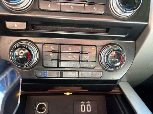 Used 2016 Ford F150 Lariat w/ Equipment Group 502A Luxury image 26