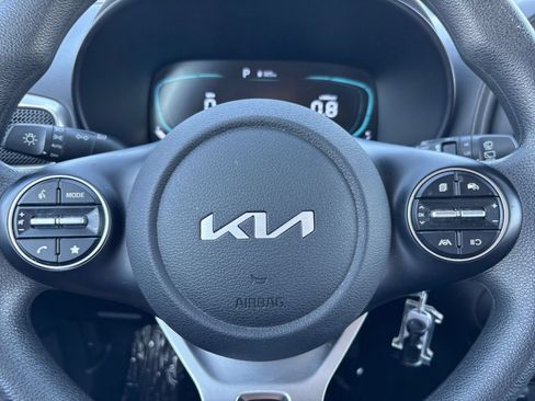 Used 2025 Kia Soul LX w/ LX Technology Package FWD image 25