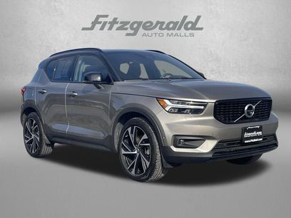 Used 2022 Volvo XC40 T5 R-Design w/ Advanced Package