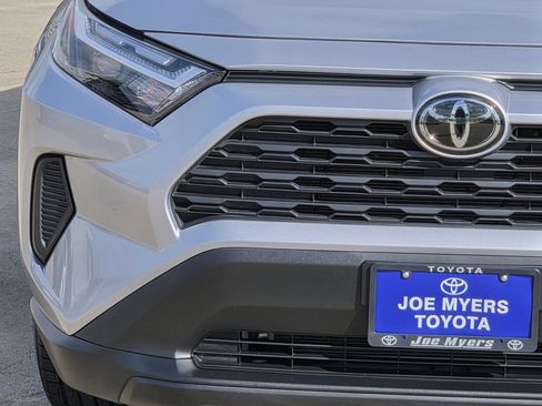 Used 2025 Toyota RAV4 XLE FWD image 5