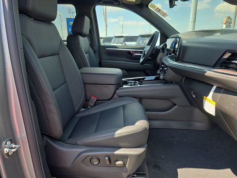 New 2026 Chevrolet Suburban Z71 w/ Z71 Off-Road Package AWD/4WD image 16