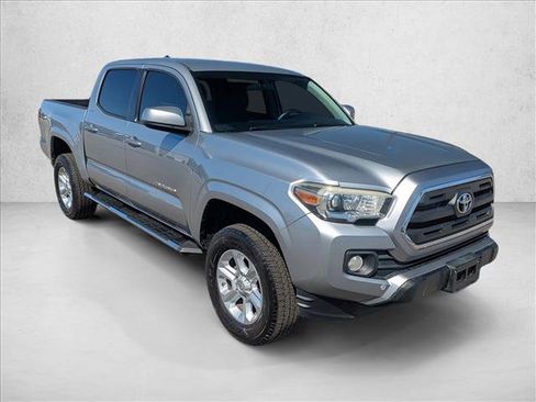 Used 2017 Toyota Tacoma SR5 image 3