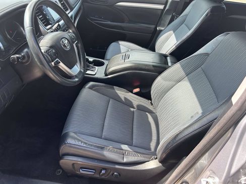 Used 2015 Toyota Highlander Plus FWD image 12