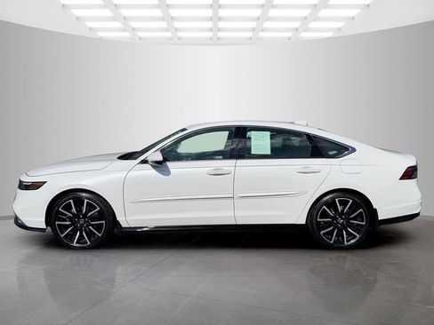 Used 2025 Honda Accord Touring image 3