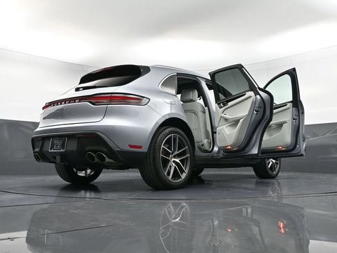 Certified 2022 Porsche Macan S image 38