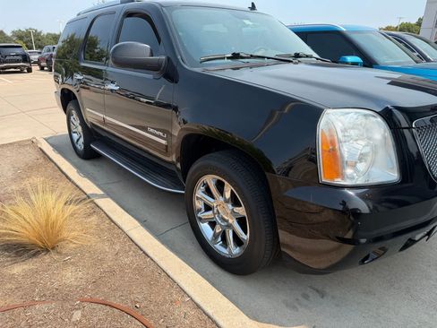 Used 2011 GMC Yukon Denali RWD image 3