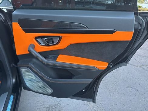 Used 2022 Lamborghini Urus image 18