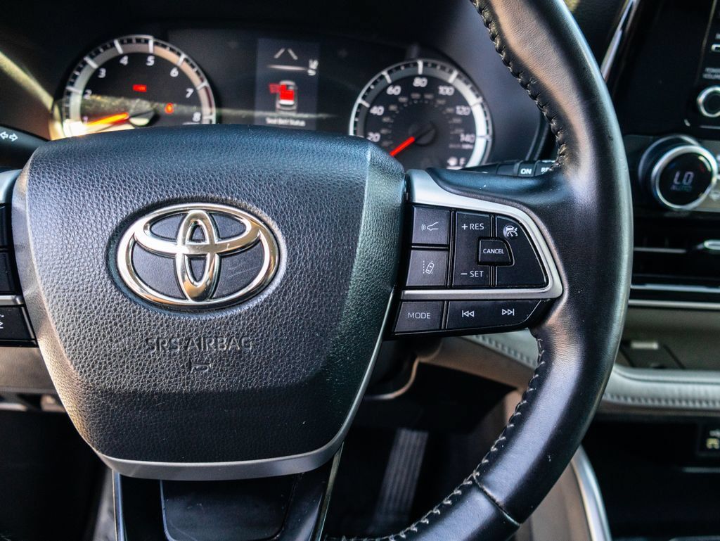 Used 2022 Toyota Highlander LE FWD image 30