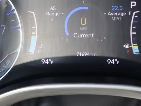 Used 2023 Chrysler Pacifica Touring-L FWD image 11