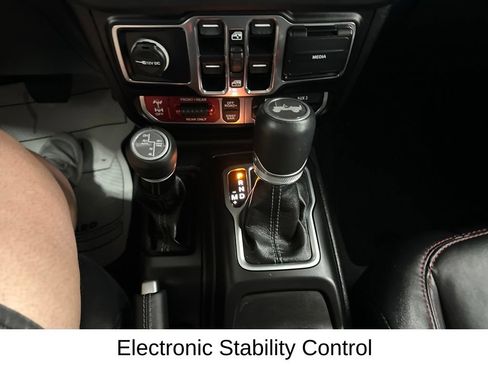 Used 2024 Jeep Wrangler Unlimited Rubicon AWD/4WD image 47