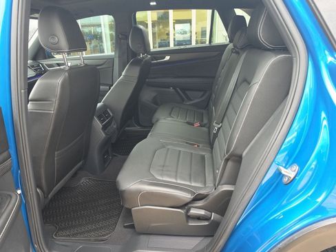 Used 2024 Volkswagen Atlas Cross Sport SEL R-Line AWD/4WD image 11